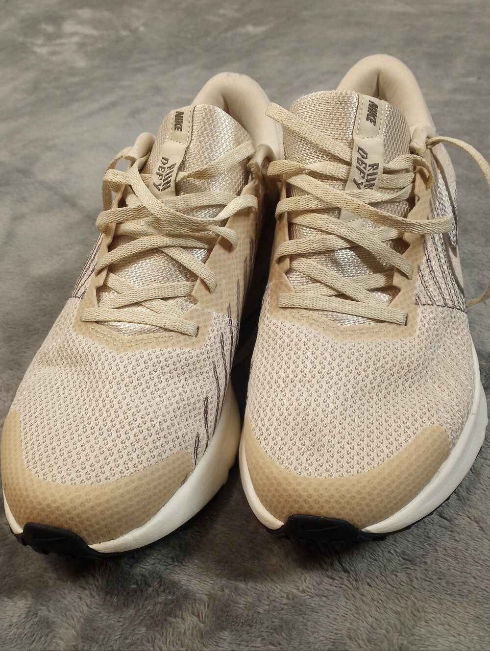 Nike Women’s Running Acthletic Shoes in Beige Color Size 9.5